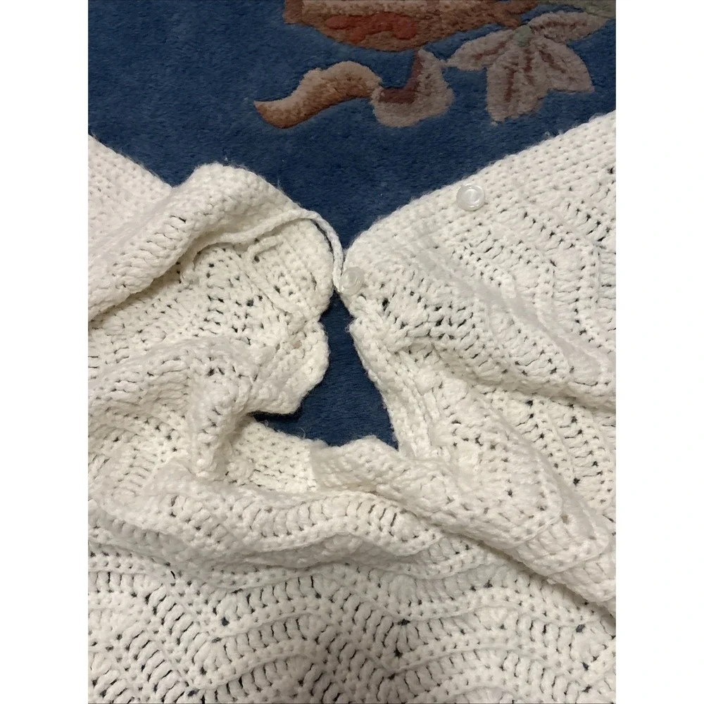 Vtg White Handmade Tree Skirt Shawl Wrap With Buttons Fringe Granny Core